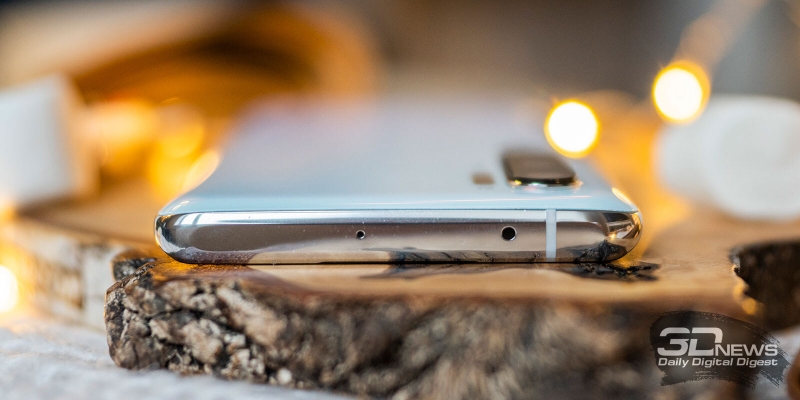  Xiaomi Mi Note 10, верхняя грань: ИК-датчик и микрофон 