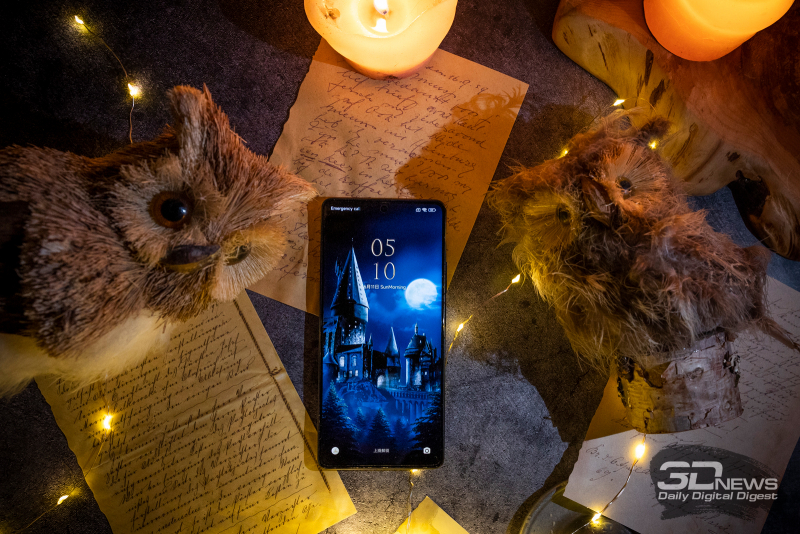  Xiaomi Redmi Note 12 Turbo Harry Potter Edition, лицевая панель: фронтальная камера в отверстии в верхней части, под верхней кромкой — разговорный динамик 