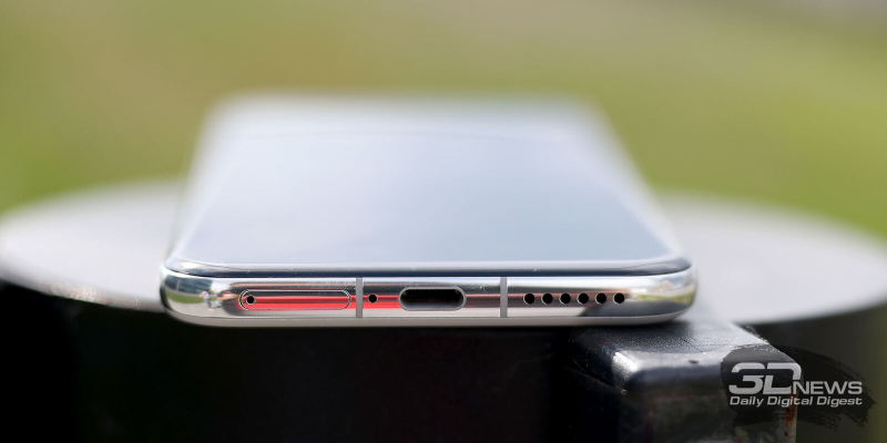  HUAWEI Pura 70 Зкщ, нижняя грань: слот для SIM-карт, динамик, микрофон, порт USB Type-C 