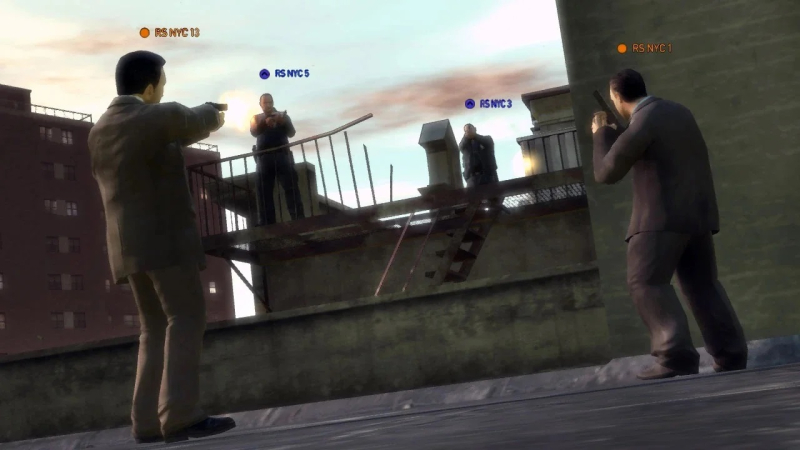  В GTA IV разработчики реализовали мультиплеер на 32 игроков, который лёг в основу GTA Online 